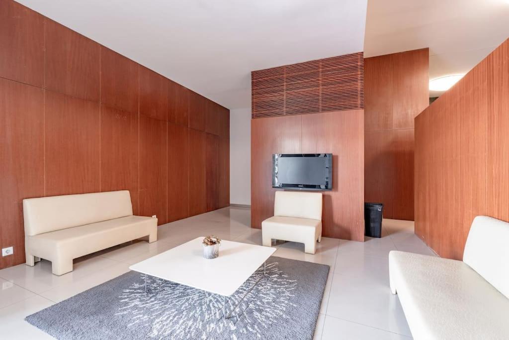 Viva Stadium Residence Studios Porto Luaran gambar