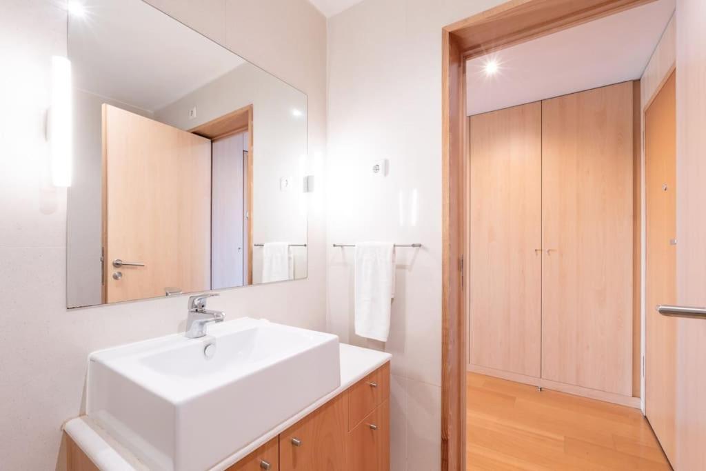 Viva Stadium Residence Studios Porto Luaran gambar